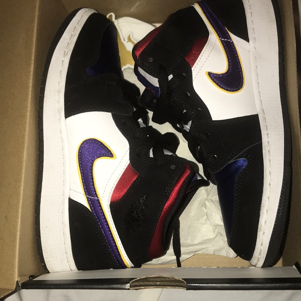 Multi colored air jordan 1 mid se